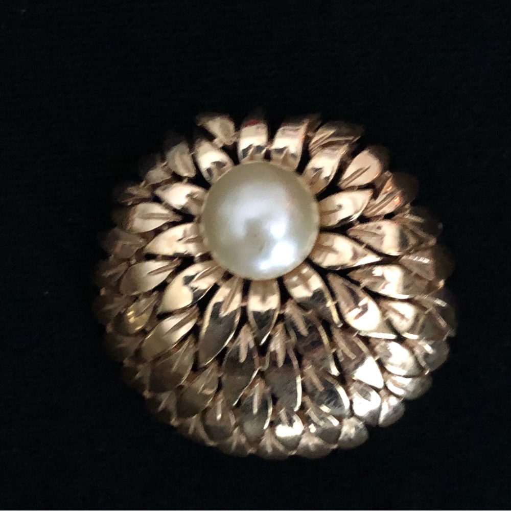 Vintage Crown Trifari Pearl Brooch